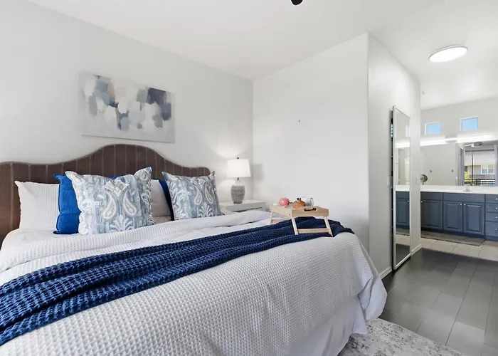 Indigo-communal Pool Hot Tub Gym & Movie Theater *
