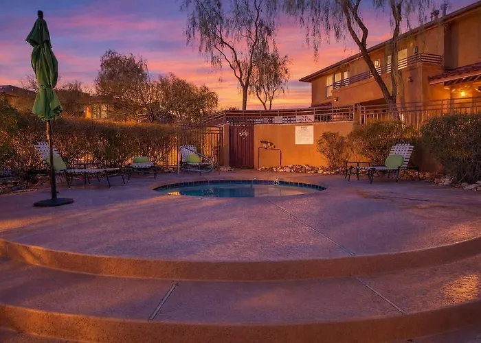 Indigo-communal Pool Hot Tub Gym & Movie Theater *
